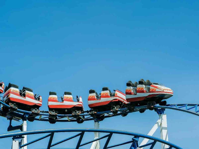 Niño de 14 años muere al caer de juego mecánico en Orlando