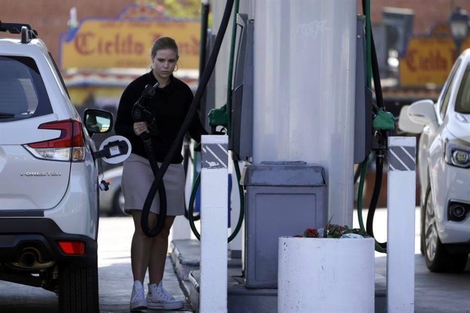 Lanza AIE plan de emergencia para usar menos gasolina