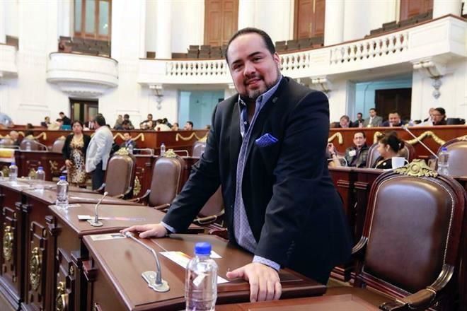 Reprochan contratos en el Congreso local