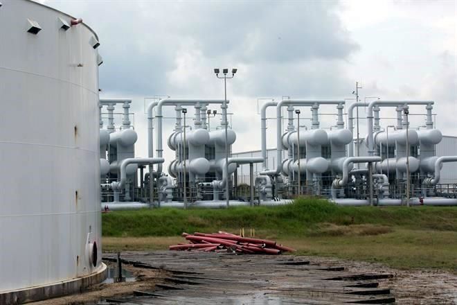 Liberará EU récord de reservas de petróleo