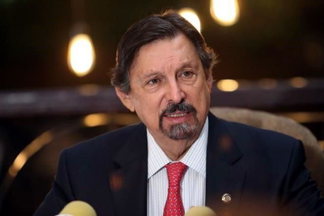 Es Napo senador mexicano y a Canadá ¡ni le avisó!