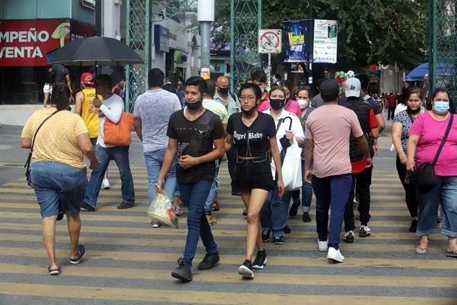 Elimina NL uso obligatorio de cubrebocas en exteriores￼