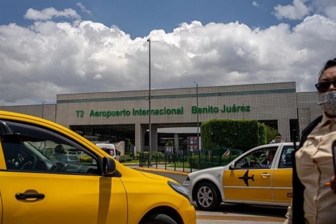 Multan con 849 mdp al AICM por bloquear autobuses