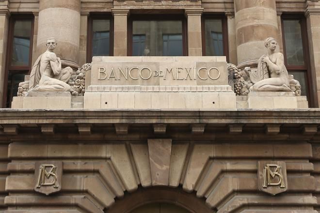 Baja Banxico previsión de crecimiento de 3.2% a 2.4% en 2022