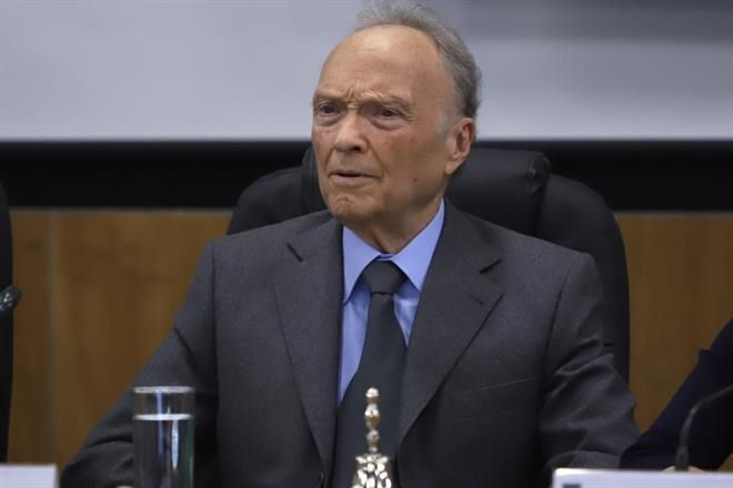 Acusa Gertz ‘extorsión mediática criminal’ para lincharlo
