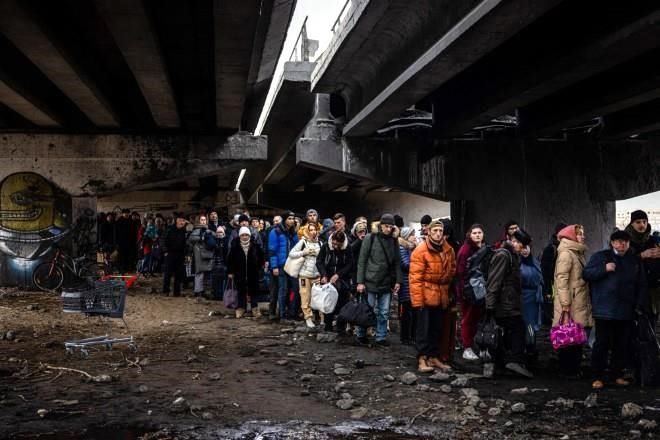 Opera un corredor humanitario; éxodo va en 2 millones