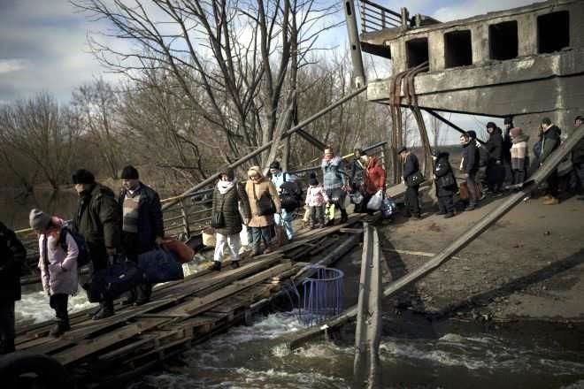 Acuerdan Ucrania y Rusia seis corredores humanitarios