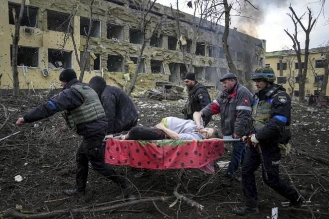 Pega bombardeo a hospital en Ucrania; hay 17 heridos