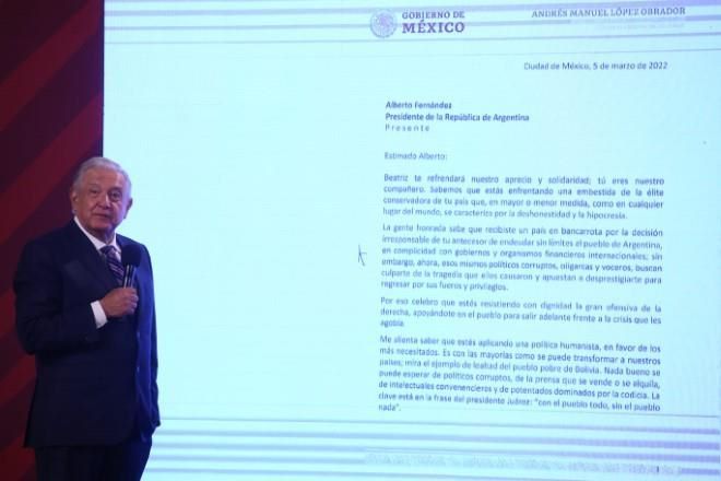 Acusa AMLO ‘golpe blando’ desde los medios