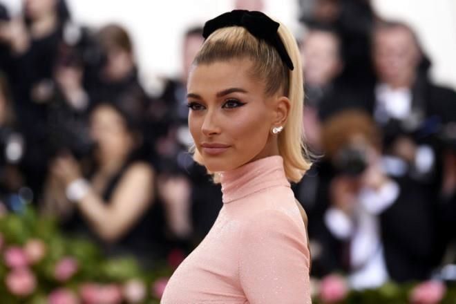 Hospitalizan a Hailey Bieber por afección cerebral