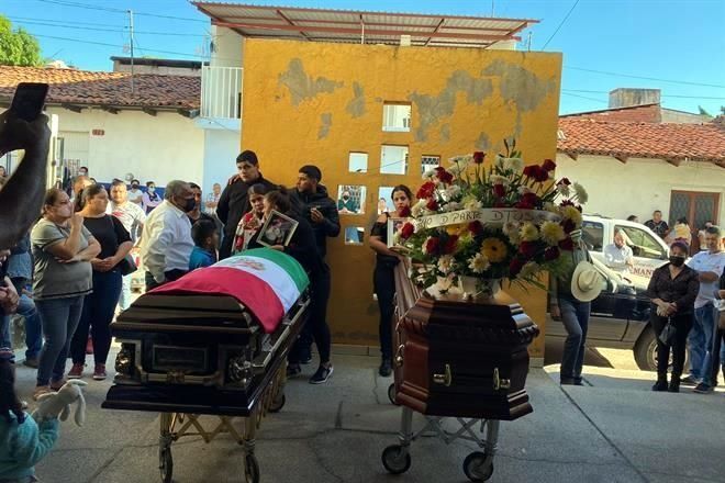 Dan último adiós a Alcalde y a asesor de Aguililla