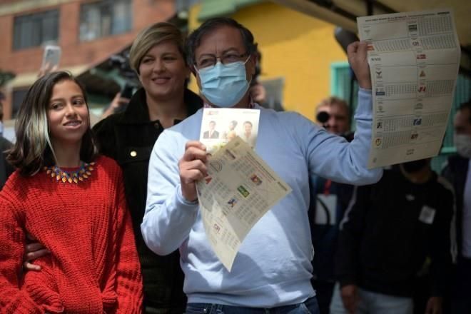 Define Colombia candidatos presidenciales; encabeza Petro