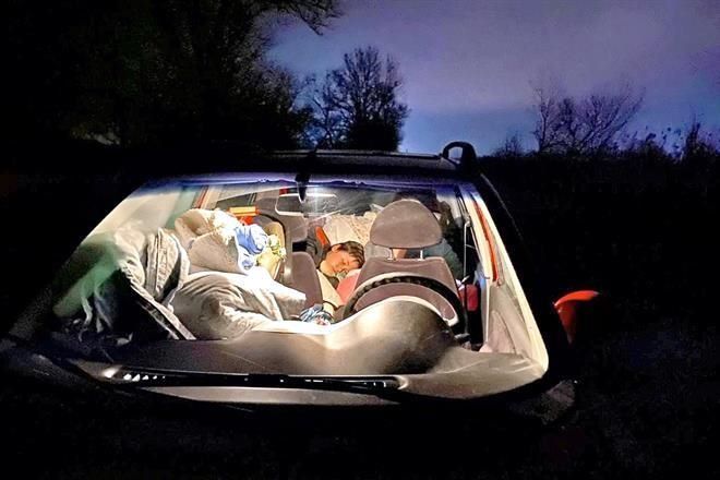 Irnos sería dejar todo.-mexicano desplazado en Rumania