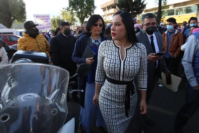 Arranca juicio a Sandra Cuevas y queda 2 meses fuera