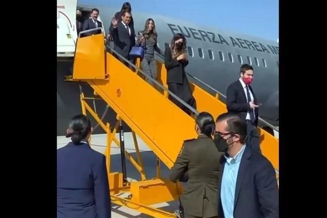 Trasladó Sedena a invitados; hacen 15 minutos al AIFA