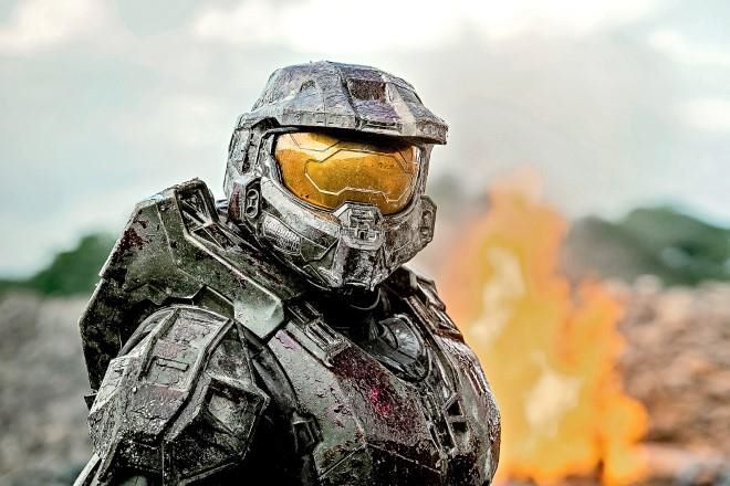 Muestra Pablo Schreiber al hombre detrás del casco de ‘Halo’