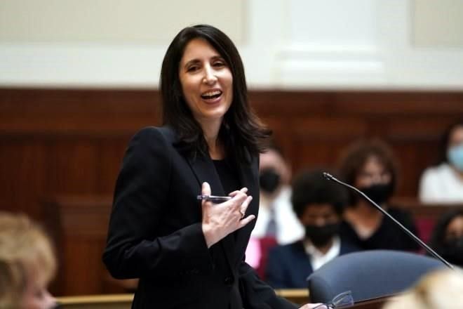 Llega hija de mexicanos a Suprema Corte de California