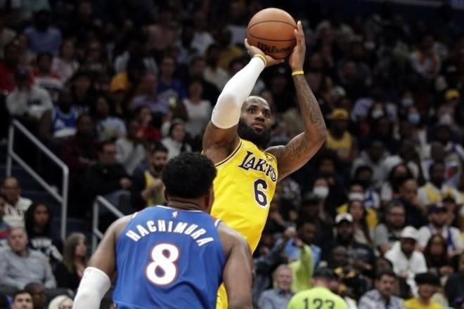 Acecha LeBron el hito de los 37 mil puntos