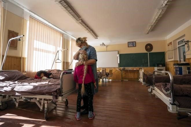 Desplaza guerra a más de la mitad de menores en Ucrania