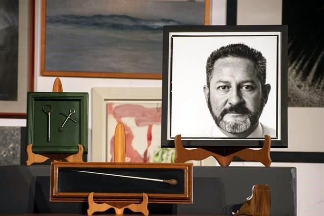 Revelan tesoros del gabinete del maestro Toscano