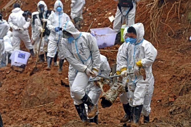 Confirma China muerte de 132 personas en avión estrellado