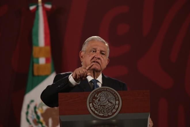 Pide AMLO que reforma eléctrica se vote ya, no en extra