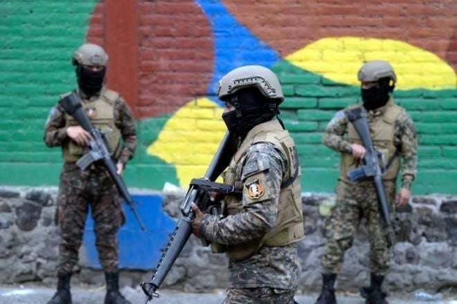 Presume Bukele 1,400 arrestos en 3 días