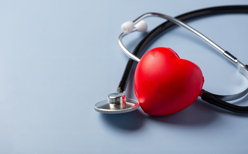 Riesgos cardiovasculares aumentan tras infección de covid-19, revela estudio