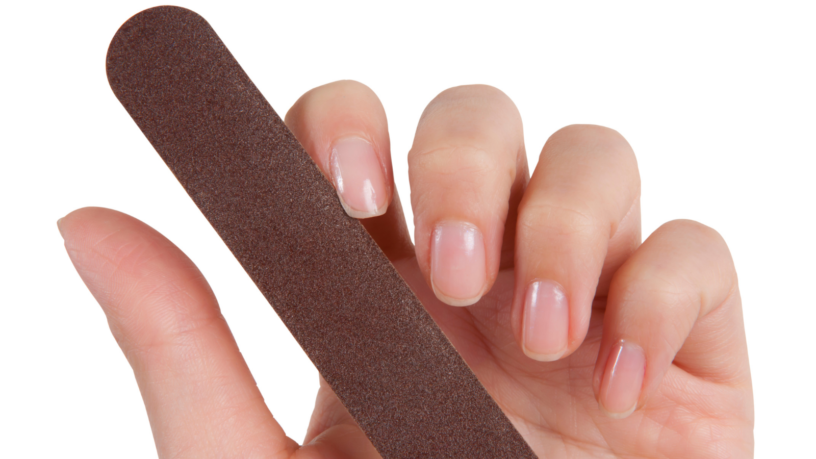 Recupera el brillo y la fuerza de tus uñas con la manicura japonesa