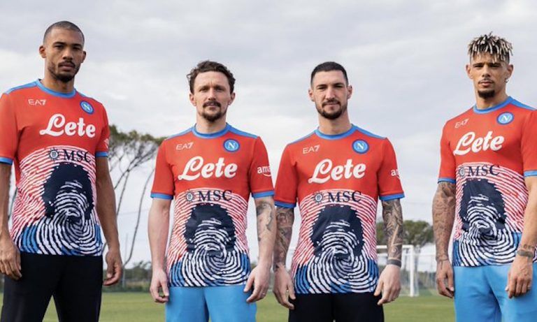 Napoli a la moda con Armani y 12 playeras