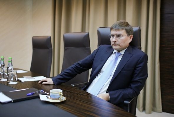 El director general de la minera rusa de diamantes Alrosa pide reducir a la mitad su salario tras las sanciones contra la empresa￼￼
