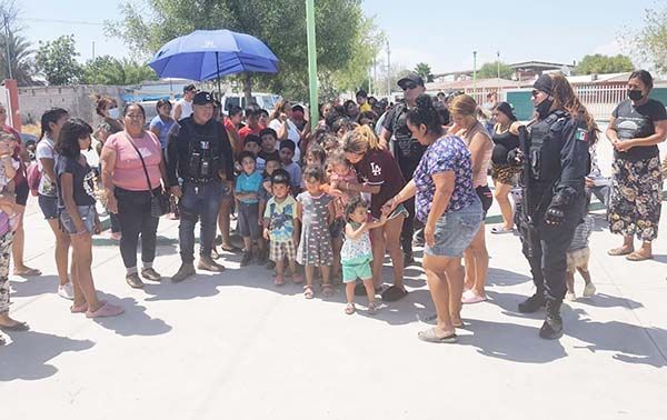 Celebra DIF a los reyes del hogar