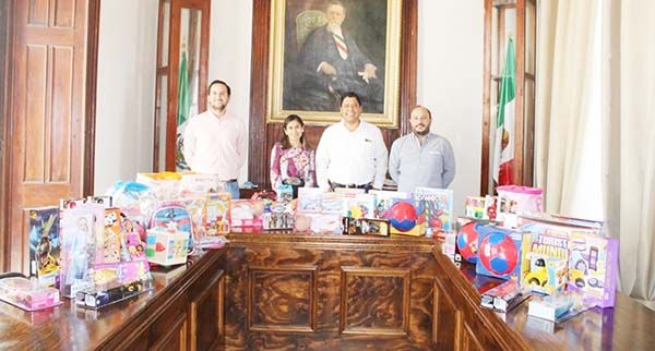 Dona Orica juguetes a niños de Ciénegas