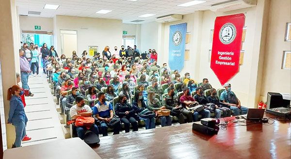Ofrece Coronel conferencia a estudiantes del ITSMZ