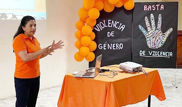 Realizan plática para erradicar la violencia