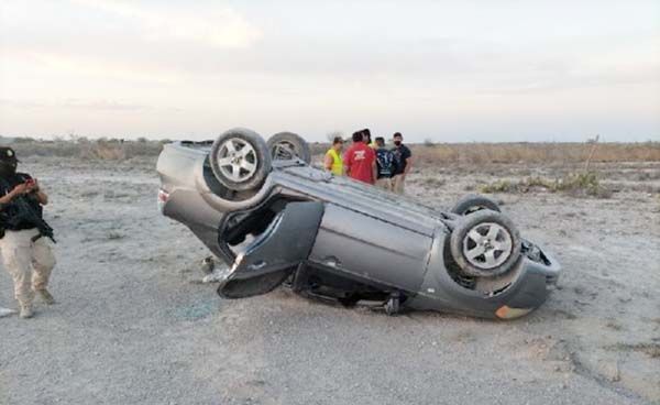 Vuelca familia en la carretera a Morelos