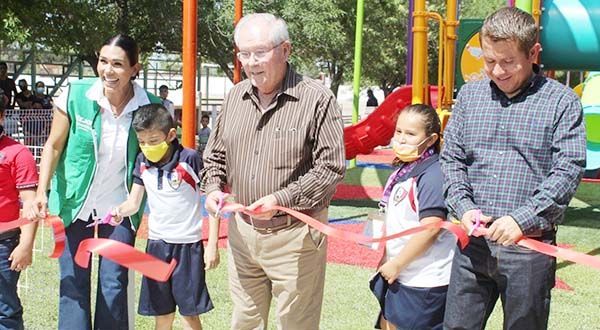 Agradece Hugo Lozano el megaregalo a niños de SB