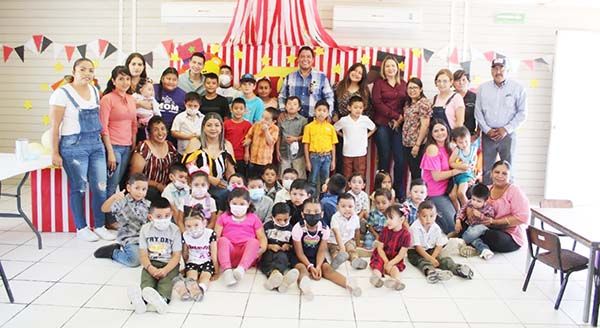 Premian con fiesta a niños de Ciénegas