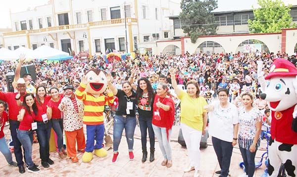 Festejan a niños de forma espectacular