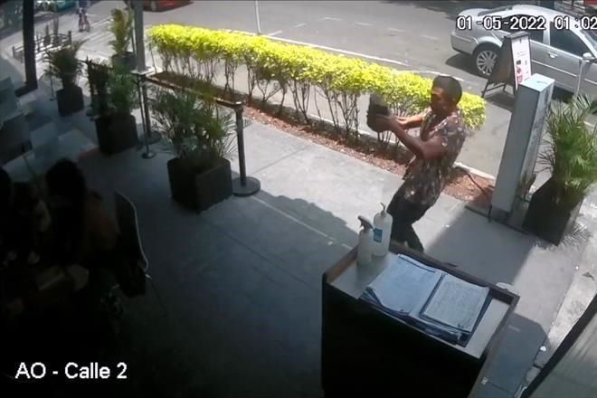 Pega hombre a menor con tabique en la Roma y lo detienen (VIDEO)