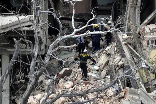 Buscan a víctimas en hotel cubano; van 26 muertos