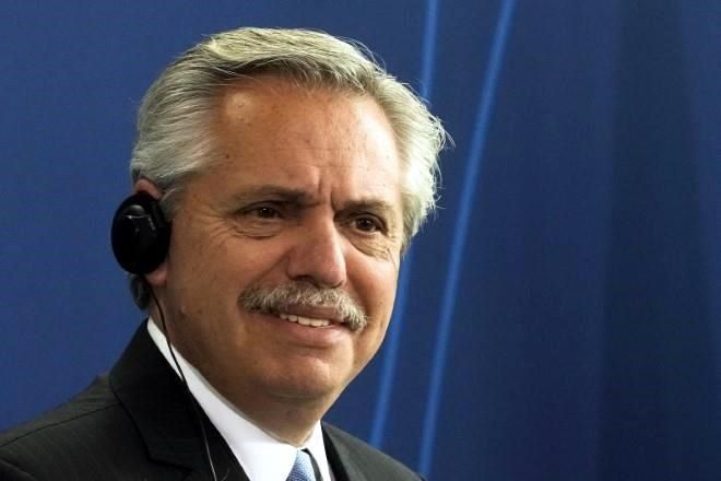Iré a Cumbre, pero pido que inviten a todos.- Fernández