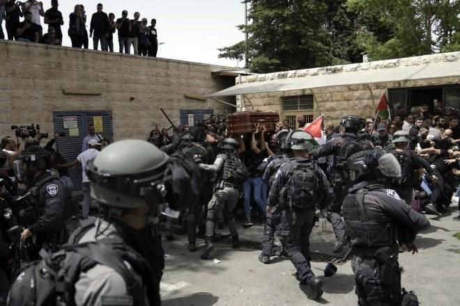 Irrumpe Policía israelí en funeral de periodista asesinada