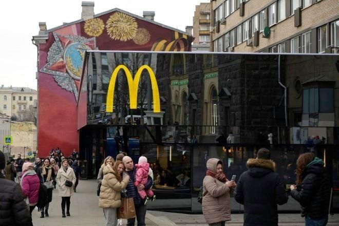 Dice McDonald’s adiós a Rusia tras más de 30 años