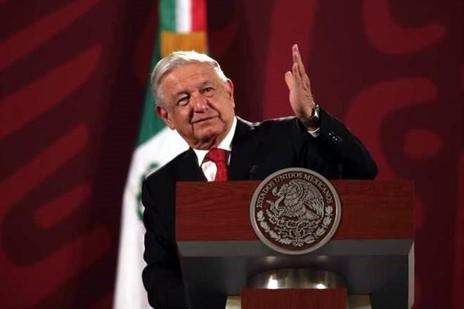 Frena AMLO revisión de autos, ‘no vamos a bolsear gente’