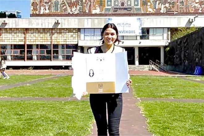 Con mención honorífica, pero en lista de espera para plaza