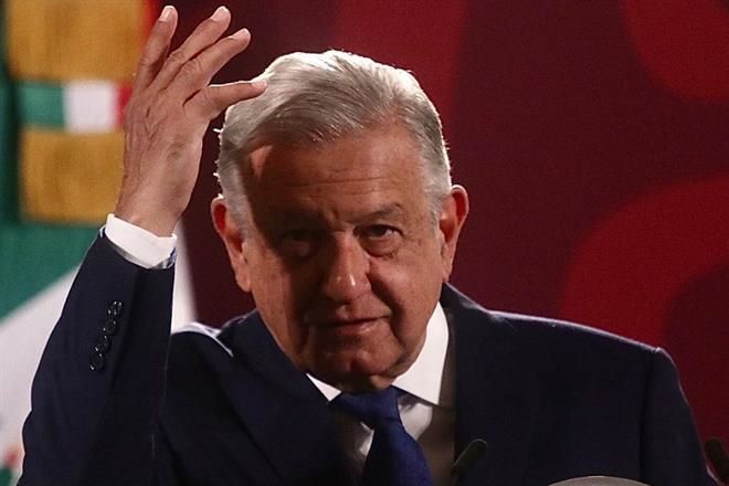 Ofrece AMLO a médicos mexicanos contratación inmediata￼
