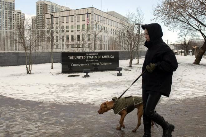 Reabre, tras tres meses, Embajada de EU en Kiev
