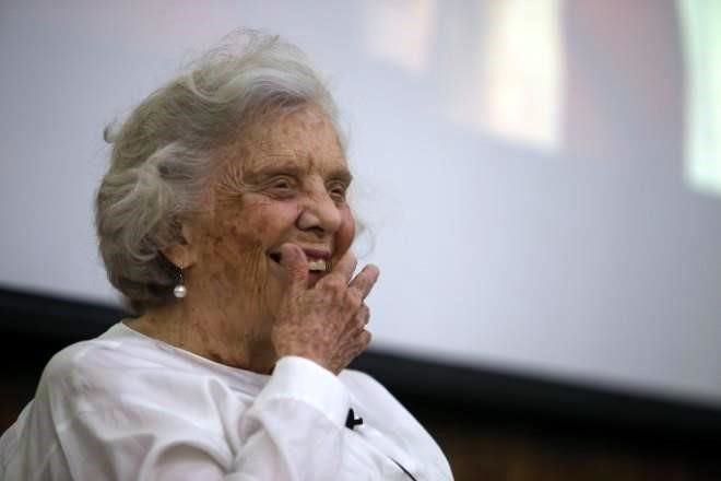 Preocupa futuro del archivo de Elena Poniatowska