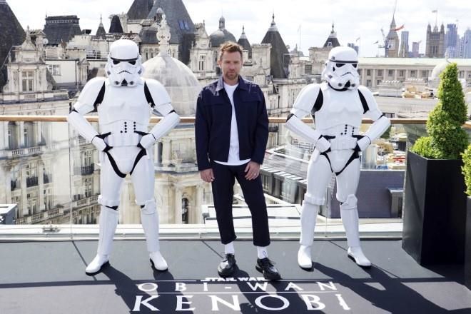 La fuerza protege a Ewan McGregor y su familia